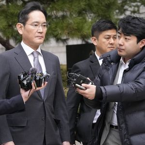 Le président du géant sud-coréen Samsung a été acquitté ce lundi par un tribunal de Séoul. Il était accusé de diverses manipulations financières. 