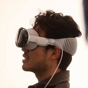 Le 2 février, Apple a lancé son casque de réalité virtuelle et augmentée, le Vision Pro.