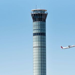 Les élus espèrent contraindre les acteurs de l'aérien à remettre en cause leur modèle, alors que les aéroports franciliens font actuellement l'objet d'une étude d'impact sur les nuisances sonores.
