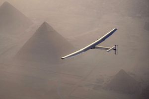 Le prédécesseur de Climate Impulse, Solar Impulse 2, alimenté par la seule énergie du solaire et donc tributaire de la météo, avait bouclé son tour du monde en 2016 à l'issue de 17 étapes.