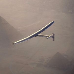 Le prédécesseur de Climate Impulse, Solar Impulse 2, alimenté par la seule énergie du solaire et donc tributaire de la météo, avait bouclé son tour du monde en 2016 à l'issue de 17 étapes.