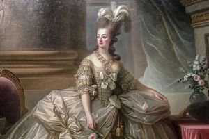Marie-Antoinette_en_grand_habit_de_cour_-_1778_-_Elisabeth_Louise_Vigée_Le_Brun_(2).jpg