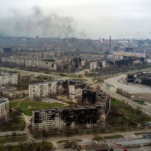 La ville ukrainienne de Marioupol, en avril 2022. La légitimation de la guerre en Ukraine fait partie des objectifs du réseau de désinformation russe mis au jour par les autorités françaises.