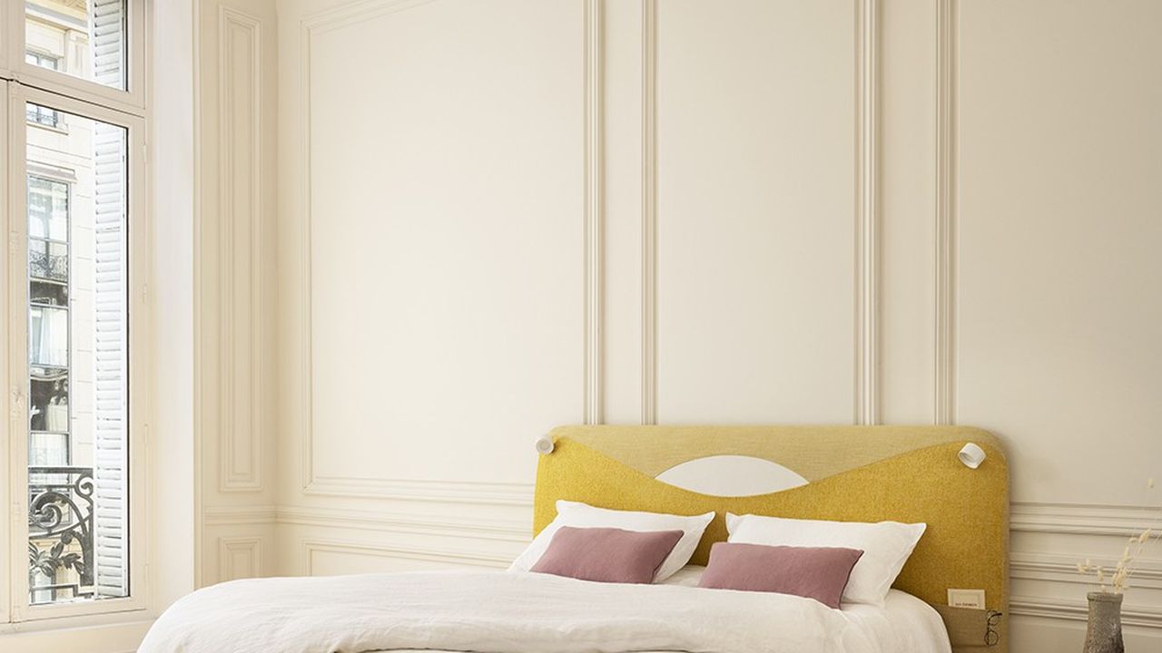 La collection de têtes de lit Point du jour, sortie en 2023, a été conçue pour Tréca par la designer Constance Guisset. 