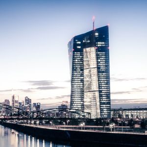 Depuis sa tour de Francfort, la Banque centrale européenne est chargée de la politique monétaire pour les vingt membres actuels de la zone euro.