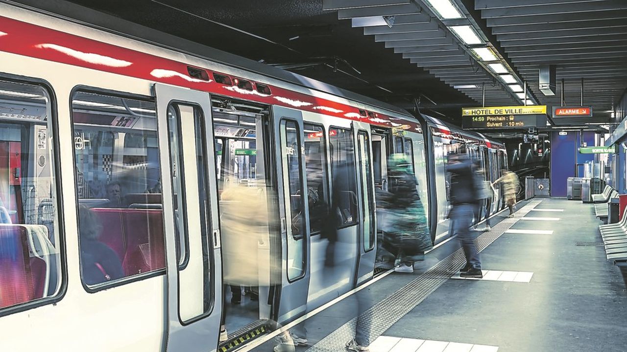 Les 118 panneaux numériques installés dans les 42 stations de métro lyonnaises seront démontés.