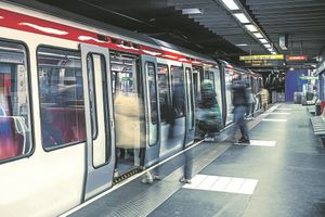 Les 118 panneaux numériques installés dans les 42 stations de métro lyonnaises seront démontés.