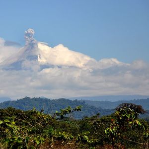 Le volcan Sangay, qui se dresse à 5.260 mètres d'altitude au sud de Quito, féconde la vallée de l'Upano de ses cendres. On ignore cependant le rôle qu'il a pu jouer dans la disparition de la civilisation éponyme.