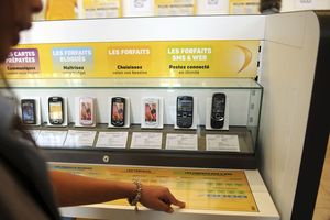 Avec environ 2  millions de clients, La Poste Mobile est devenue le 5e opérateur mobile français.