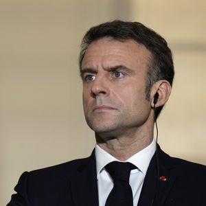 « Les forces d'extrême droite seraient inspirées de ne pas être présentes » à la panthéonisation des Manouchian, tranche Emmanuel Macron.