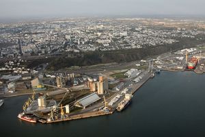Le port de commerce de Brest est la première place maritime de Bretagne.