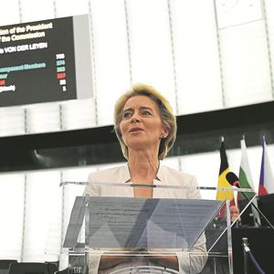 Le 16 juillet 2019, Ursula von der Leyen tient un discours juste après avoir obtenu l'investiture du Parlement européen.