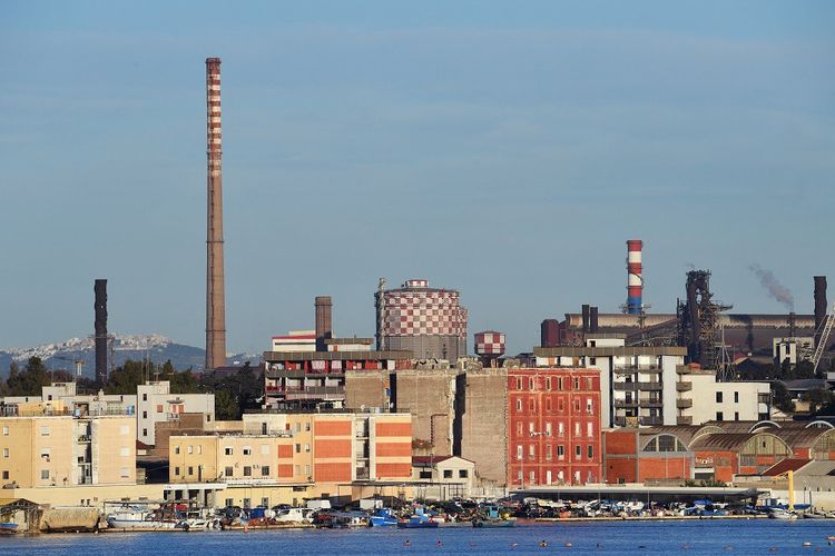 Le gouvernement italien a décidé de mettre sous tutelle de l'Etat l'aciérie géante en difficulté ex-Ilva, détenue par ArcelorMittal, afin de garantir la poursuite de son activité et de sauvegarder ses milliers d'emplois, selon des sources proches du dossier.