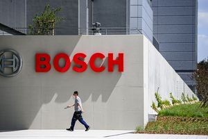 Bosch a fait état mi-décembre de 1.500 suppressions de postes dans son activité transmissions, puis de 1.200 autres dans la division Systèmes électroniques embarqu és.