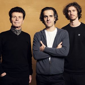 De gauche à droite : le Dr Claude Dalle, inspirateur et conseiller de Zoī, Ismaël Emelien et Paul Dupuy, fondateurs de la start-up.