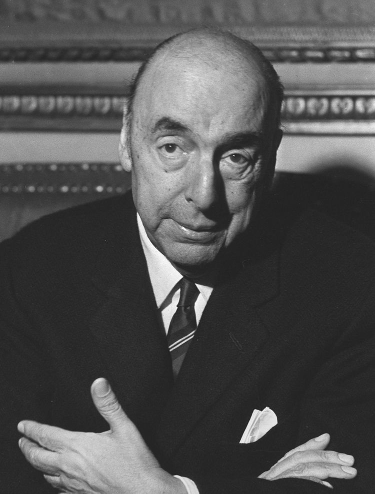 Photo datée du 21 octobre 1971 de Pablo Neruda, alors ambassadeur du Chili en France.