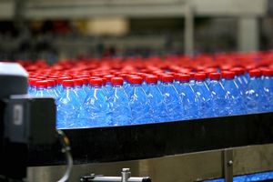Nestlé a reconnu l'utilisation de traitements interdits pour certaines de ses eaux minérales.