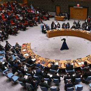 Le Conseil de sécurité de l'ONU, fort de cinq membres permanents dotés du droit de veto depuis 1945 et de dix membres temporaires, a planché mardi sur un projet de résolution algérien sur la bande de Gaza. Washington a mis son veto, et Londres s'est abstenu.