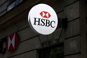 Le bénéfice de HSBC sur le quatrième trimestre 2023 a chuté de 80 % en raison d'une charge exceptionnelle liée à son exposition à l'immobilier commercial chinois.