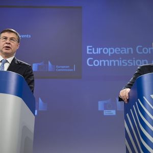 Valdis Dombrovskis et Paolo Gentiloni, les deux commissaires aux manettes des affaires économiques de l'exécutif européen, ont vanté ce mercredi les effets positifs du grand plan de relance européen.