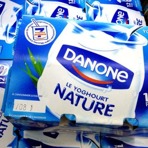 En 2023, les gammes de produits de Danone ont été aussi simplifiées, en termes de formats et de segments de prix.