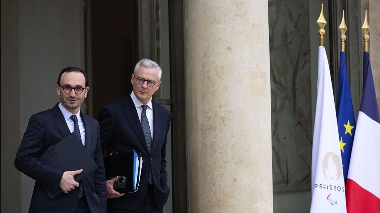 Thomas Cazenave, le ministre délégué aux Comptes publics (à gauche) et Bruno Le Maire, le ministre des Finances, assurent que l'effort d'économies est collectif.