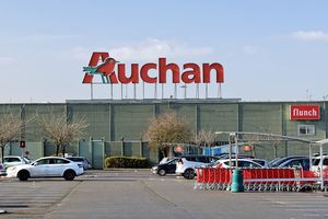 Auchan veut réduire de 25 % la taille d'un tiers de ses hypermarchés dans le monde.