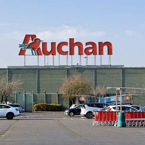 Auchan veut réduire de 25 % la taille d'un tiers de ses hypermarchés dans le monde.
