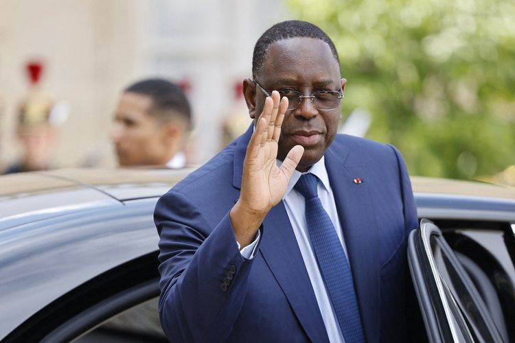 Le président sénégalais Macky Sall a laissé en suspens la date de la présidentielle dont il avait décrété le report, tout en assurant que son mandat à la tête du pays se terminerait comme prévu le 2 avril. Il s'est aussi dit prêt à libérer la figure de l'opposition Ousmane Sonko, incarcéré depuis fin juillet 2023, pour aller vers des élections « apaisées ».