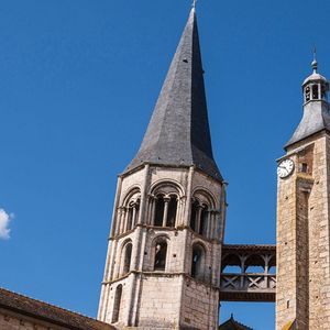 L'église de Saint-Gengoux-le-National, construite entre le Xe et le XIIe siècle, était un des lieux de référence phare des moines de Cluny et du roi de France.