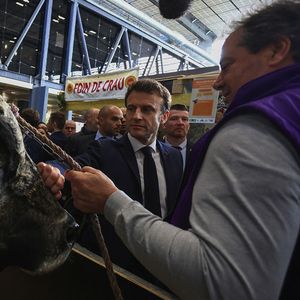 Comme en 2019 après la crise des « gilets jaunes », Emmanuel Macron comptait sur un grand débat avec les agriculteurs pour calmer le jeu (photo d'archives : au SIA en 2023).