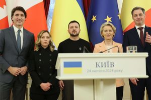 Volodymyr Zelensky a reçu les dirigeants canadien, italien et belge ainsi que la présidente de la Commission européenne à Kiev, samedi 24 février.