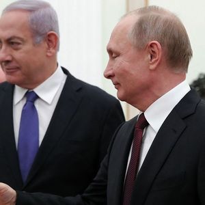 « Poutine est un despote tout-puissant que rien ni personne ne semble capable d'arrêter. Et Netanyahou est un Premier ministre en sursis qui ne survit que dans et par la guerre. »