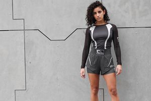 Myriam Benadda a cr éé Enyo, une marque de vêtements de sports de combat pour femmes.