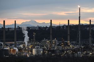 La vallée de la chimie a été classée cinquième site le plus émetteur de France, avec 1,6 million de tonnes de CO2 rejetées chaque année. A lui seul, ce bassin est responsable de 25 % des émissions de dioxyde de carbone du territoire métropolitain lyonnais.