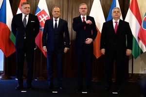 Robert Fico (Slovaquie), Donald Tusk (Pologne), Petr Fiala (Tchéquie) et Viktor Orban (Hongrie). Les quatre chefs de gouvernement qui se sont rencontrés à Prague mardi sont désormais profondément désunis.