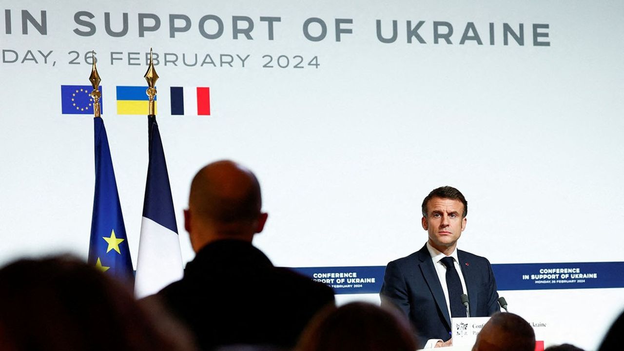 Bousculé sur l'Ukraine, Emmanuel Macron annonce un débat avec vote au  Parlement | Les Echos