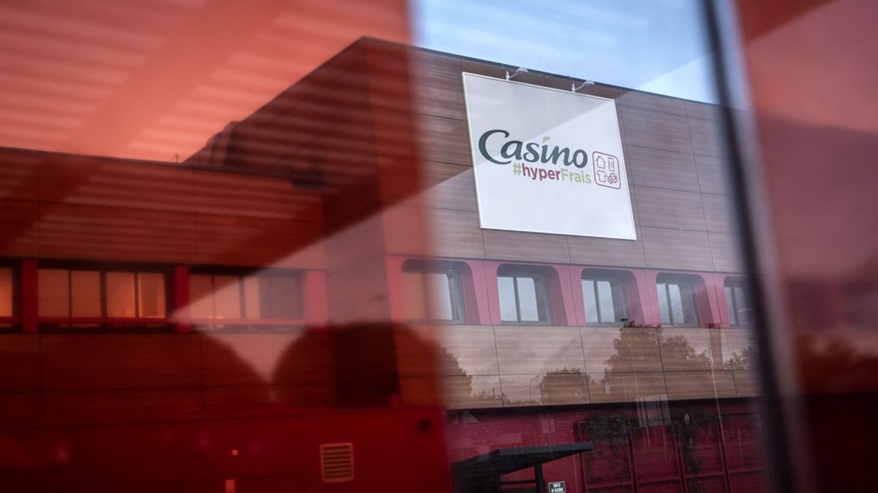 Le groupe Casino a publié mercredi une perte nette spectaculaire de 5,7 milliards d'euros en 2023.