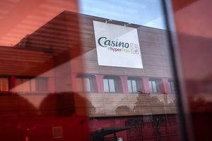 Le groupe Casino a publié mercredi une perte nette spectaculaire de 5,7 milliards d'euros en 2023.