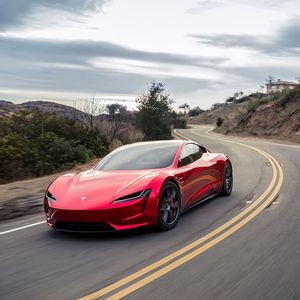 Le futur Tesla Roadster pourrait atteindre les 400 km/h.
