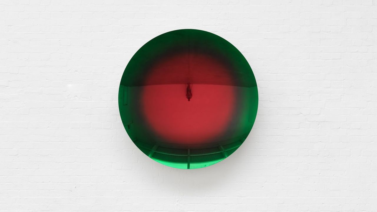 «﻿ Red to Outer Green » (2023), d'Anish Kapoor, l'une des oeuvres les plus chères (750.000 livres) de la foire, présentée par la galerie Meem.