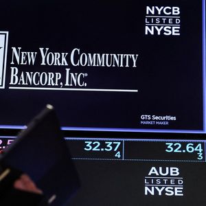 Le cours de New York Community Bancorp avait déjà fondu de moitié depuis le début de l'année.