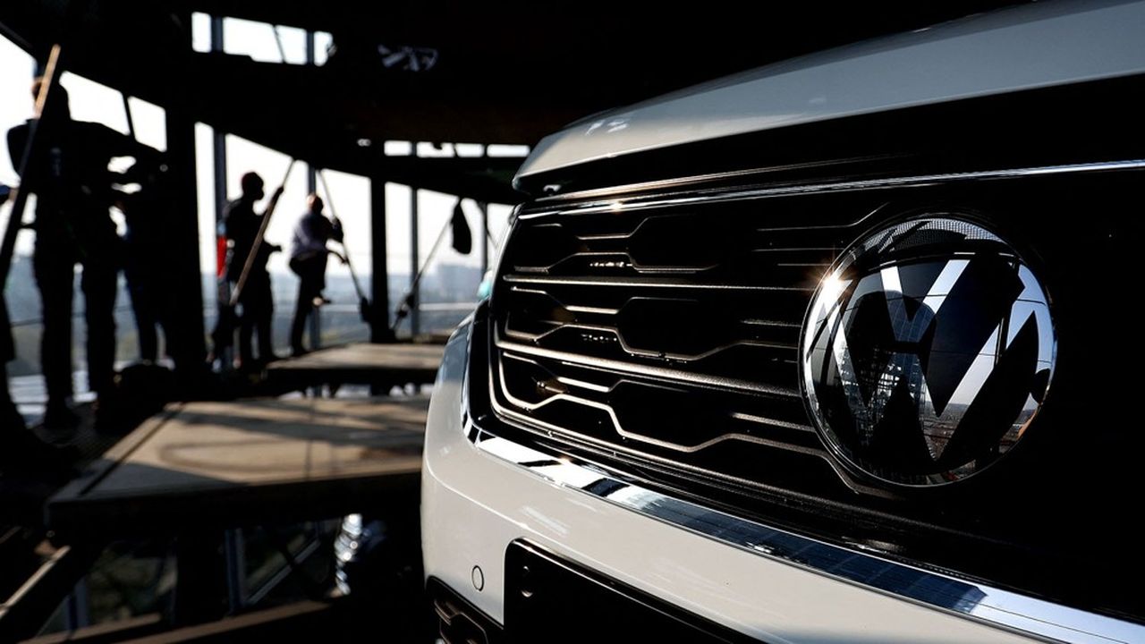 Dans la tour de stockage du groupe Volkswagen, à Wolfsburg (Allemagne). L'an dernier, le groupe a vendu 771.000 voitures électriques dans le monde. Un chiffre en hausse de 35 % d'une année sur l'autre.