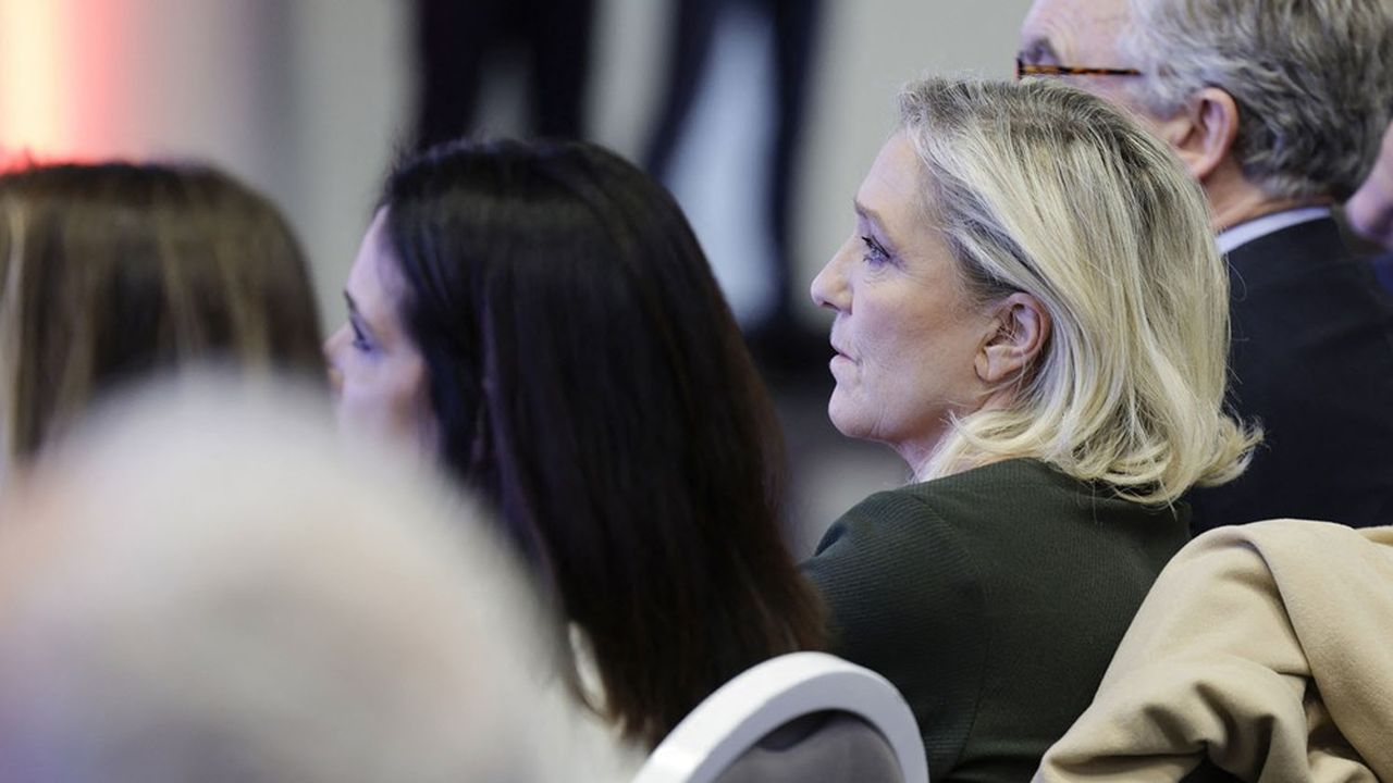La présidente du groupe Rassemblement national à l'Assemblée nationale, Marine Le Pen, lors d'une conférence de presse de Jordan Bardella, le président du RN, le 29 février.