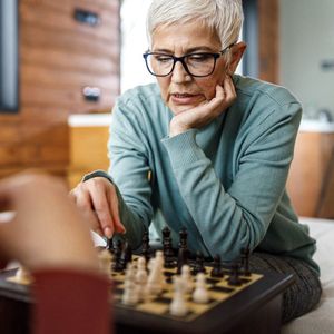 Les femmes réfléchissent à leur retraite plus tard que les hommes. Elles ont ainsi souvent plus de mal à estimer le montant de leur pension.