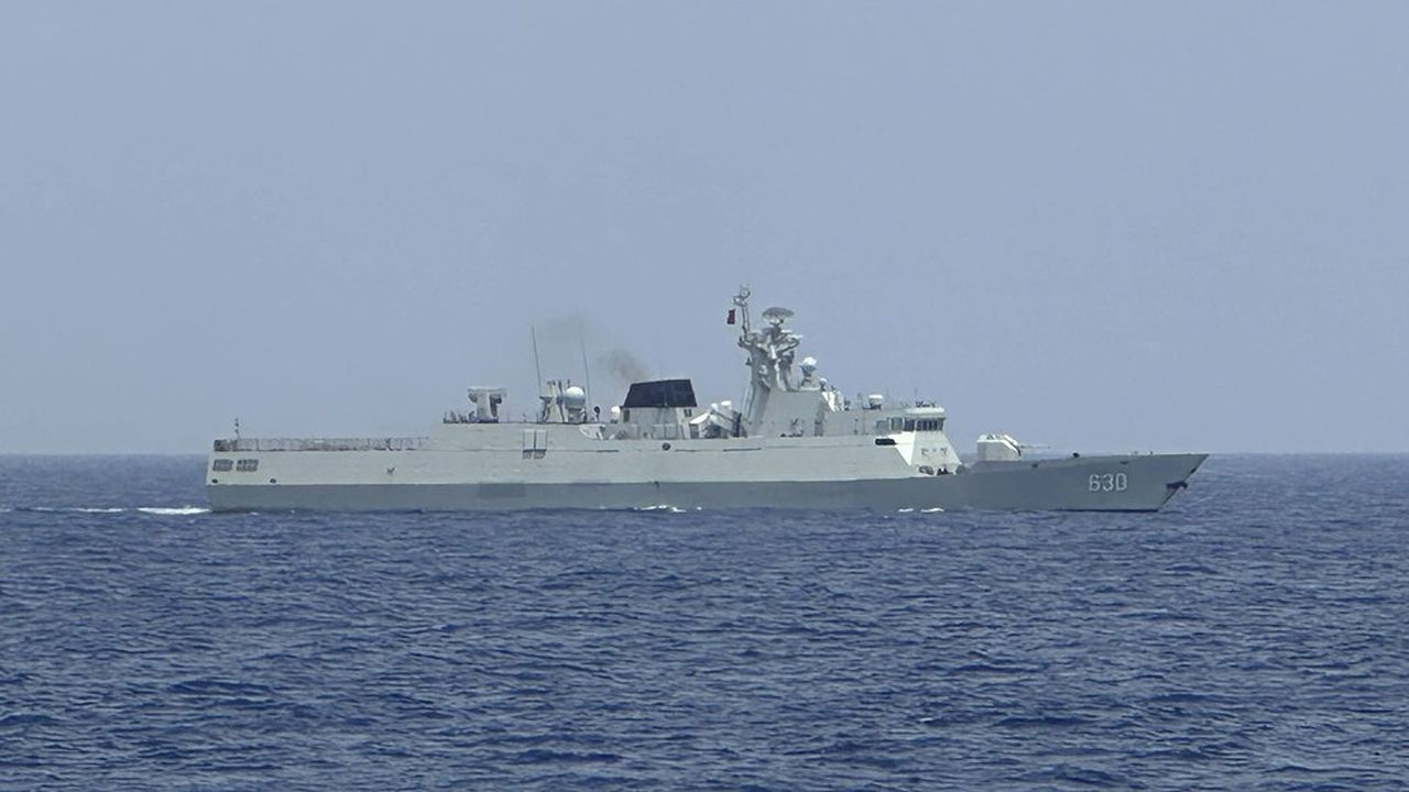 L'essor militaire chinois est vu avec suspicion par les Etats-Unis et les voisins de la Chine comme les Philippines, avec qui la Chine se dispute le contrôle d'îlots en mer de Chine méridionale.