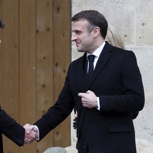 La cote de confiance d'Emmanuel Macron a regagné 2 points en mars, mais deux Français sur trois déclarent ne pas lui faire confiance.