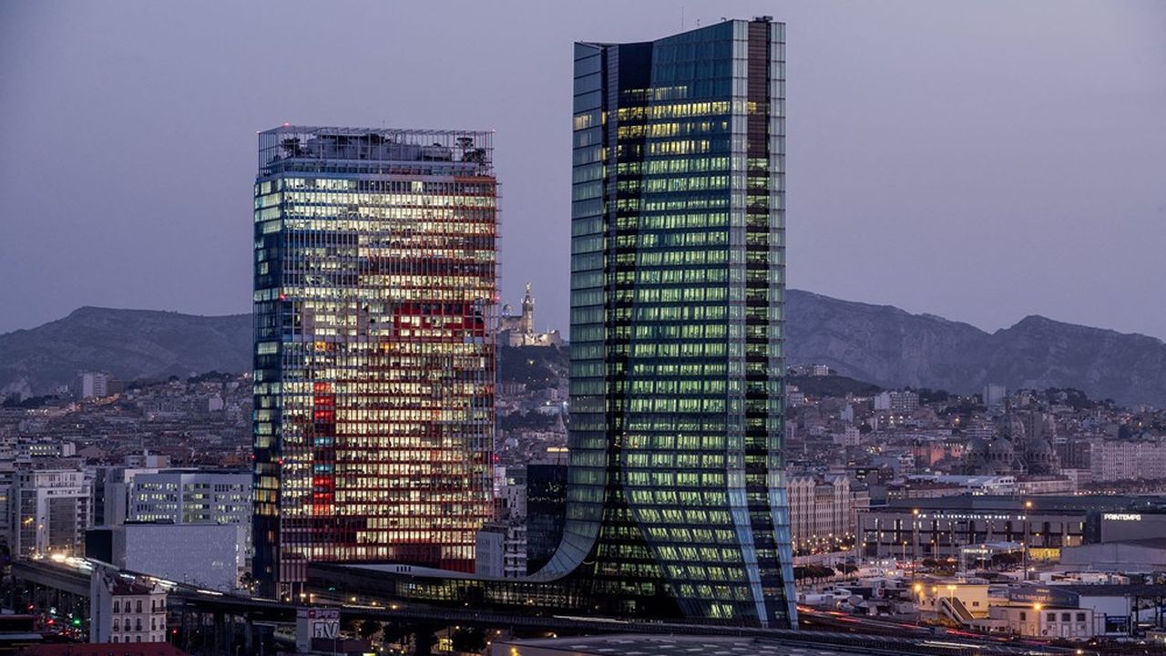 La Cepac connaît bien Constructa pour avoir déjà cofinancé plusieurs de ses programmes, notamment la tour La Marseillaise (ici, à gauche), totem coloré du quartier d'affaires Euroméditerranée.