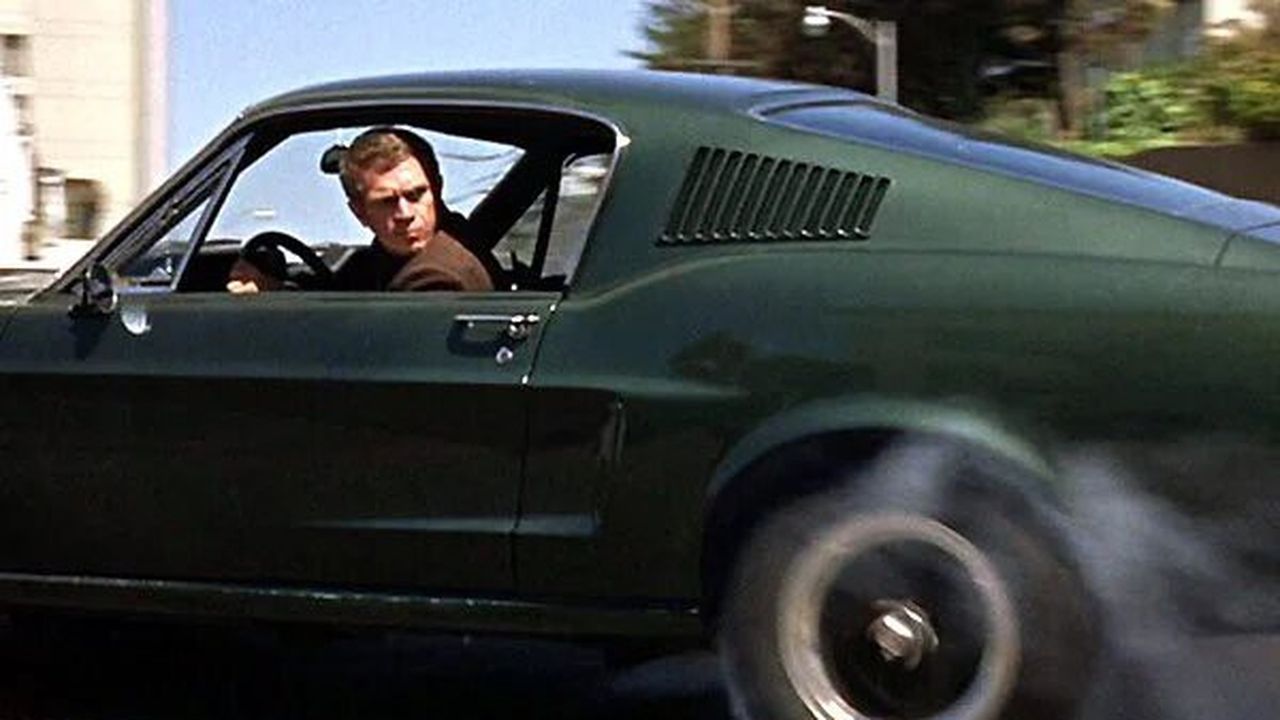 Steve McQueen, au volant d'une voiture légendaire : la Ford Mustang GT390 Fastback dans « Bullitt » de Peter Yates