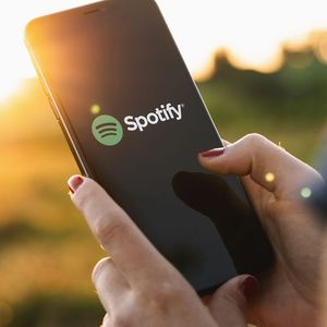 Spotify comptait plus de 600 millions d'utilisateurs mensuels actifs dans le monde fin 2023. 